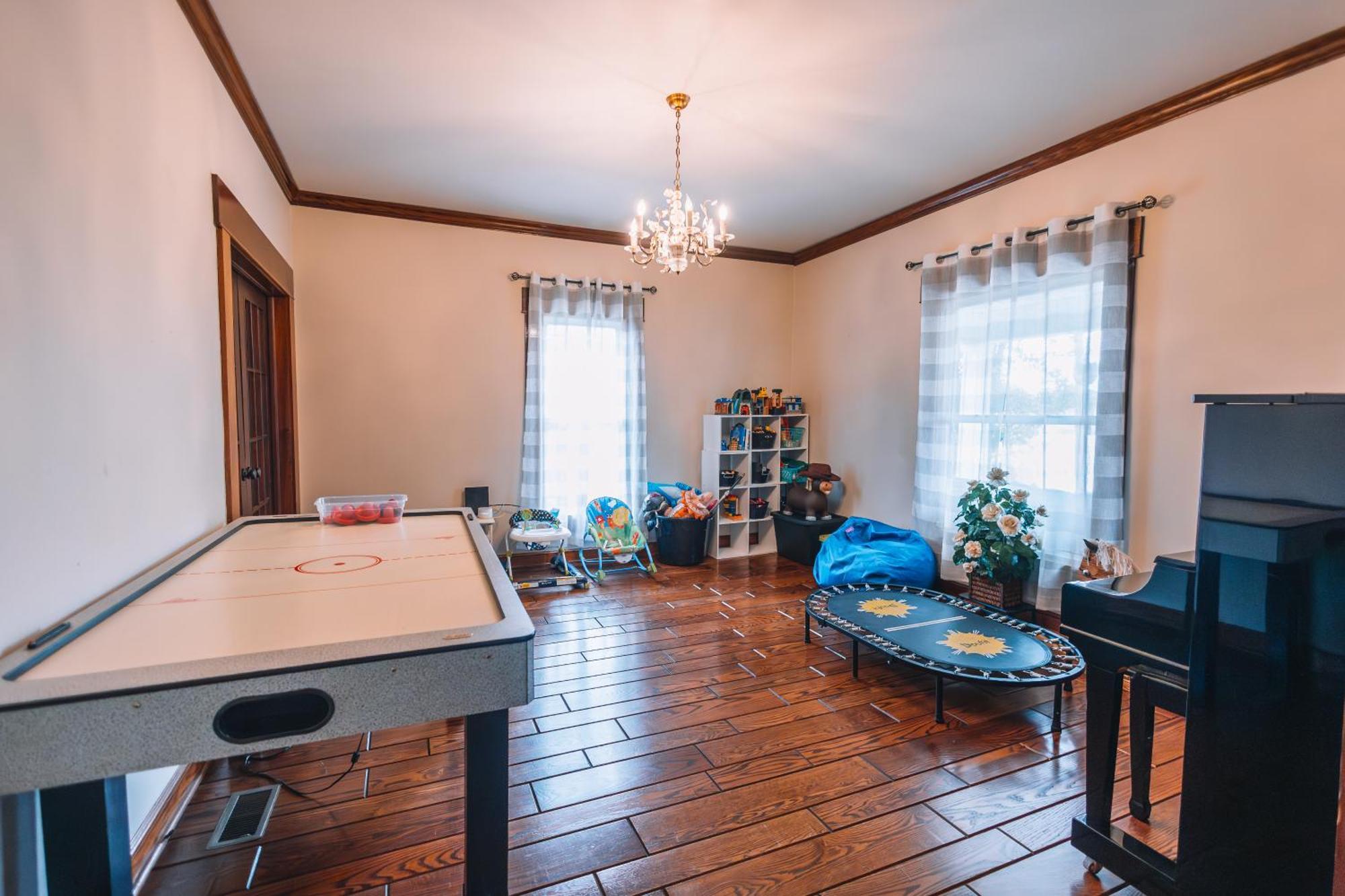 Downtown Escape Great For Large Families & Groups Villa Sugarcreek Exterior photo