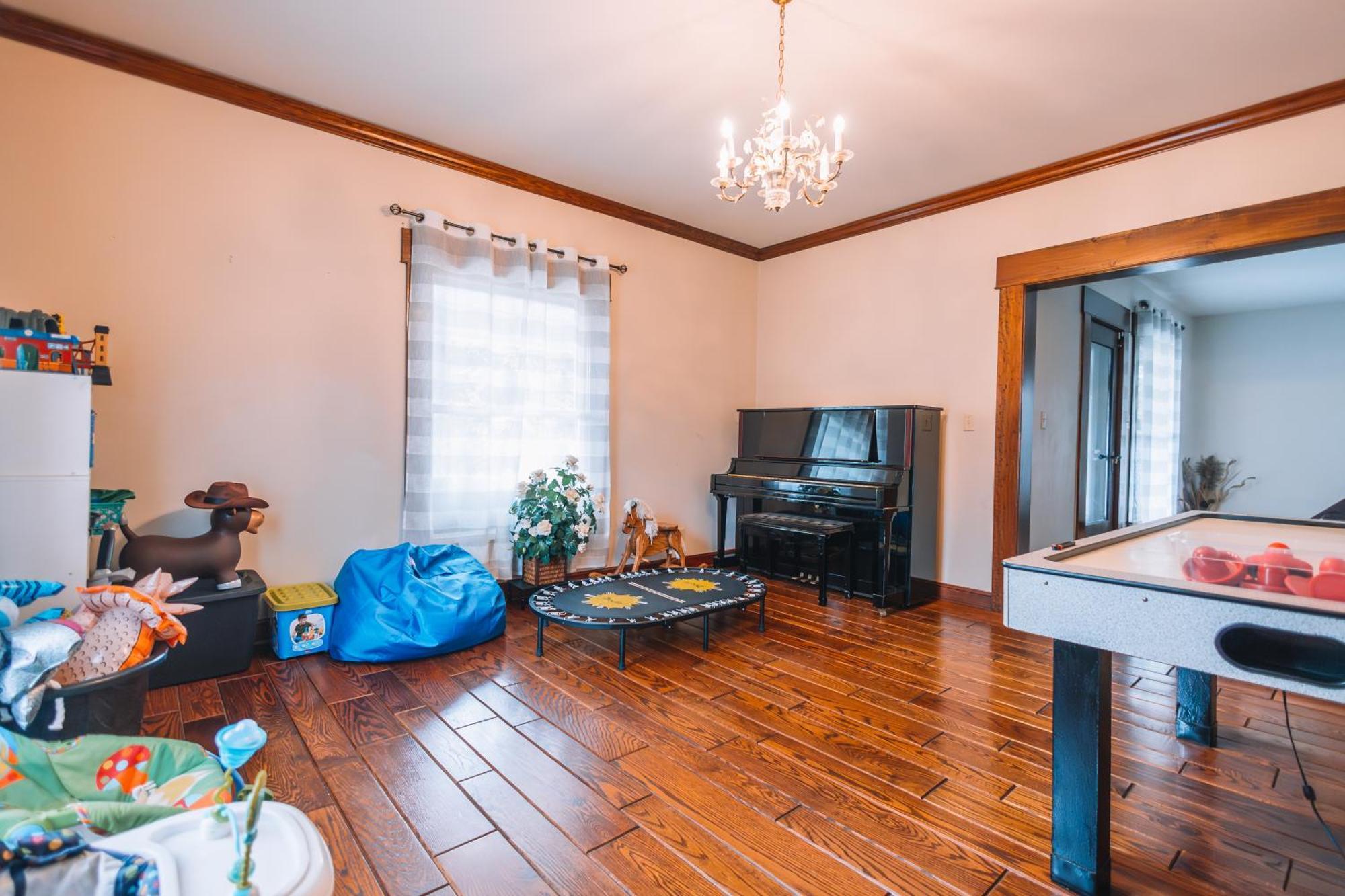 Downtown Escape Great For Large Families & Groups Villa Sugarcreek Exterior photo