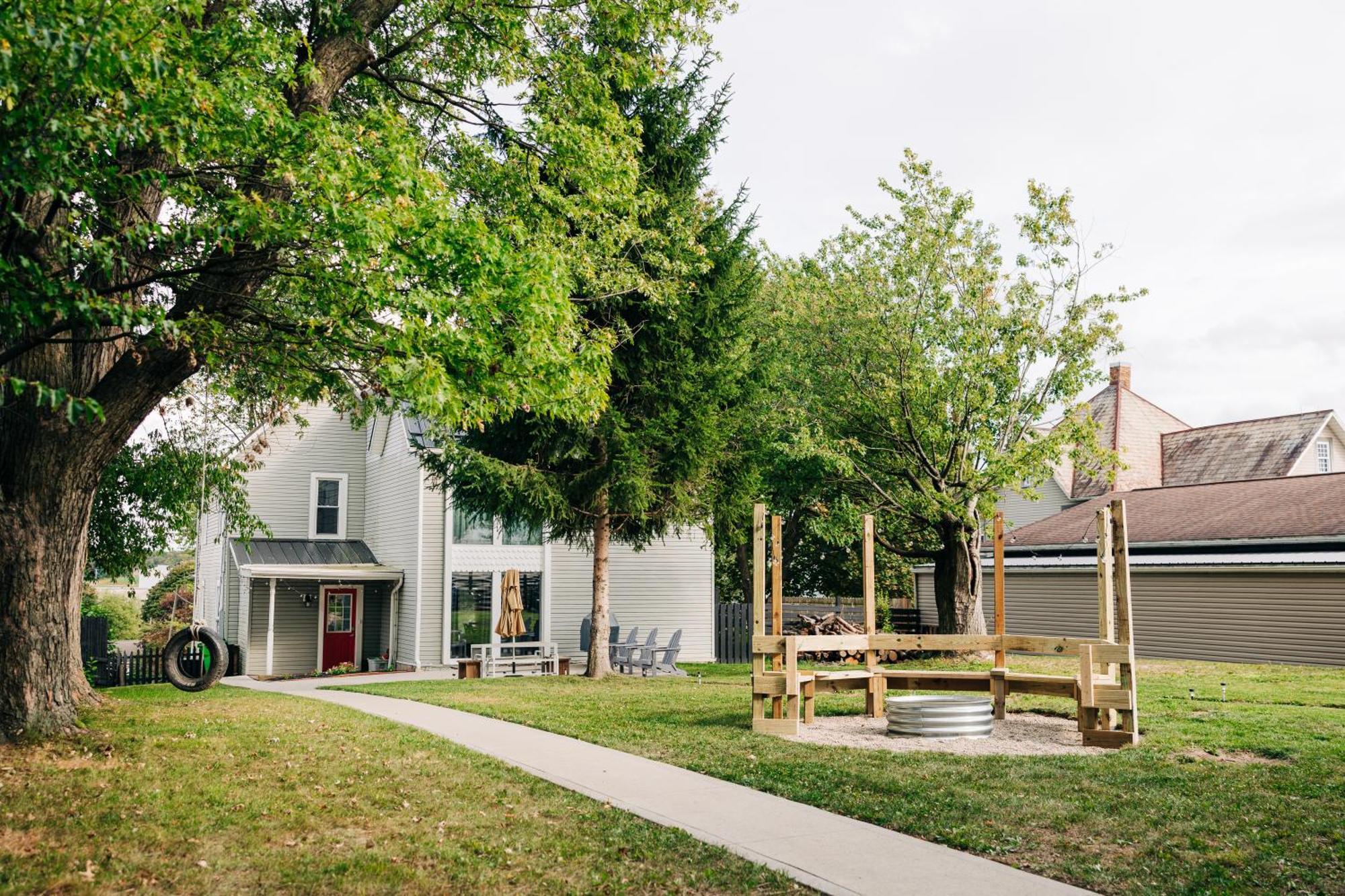 Downtown Escape Great For Large Families & Groups Villa Sugarcreek Exterior photo