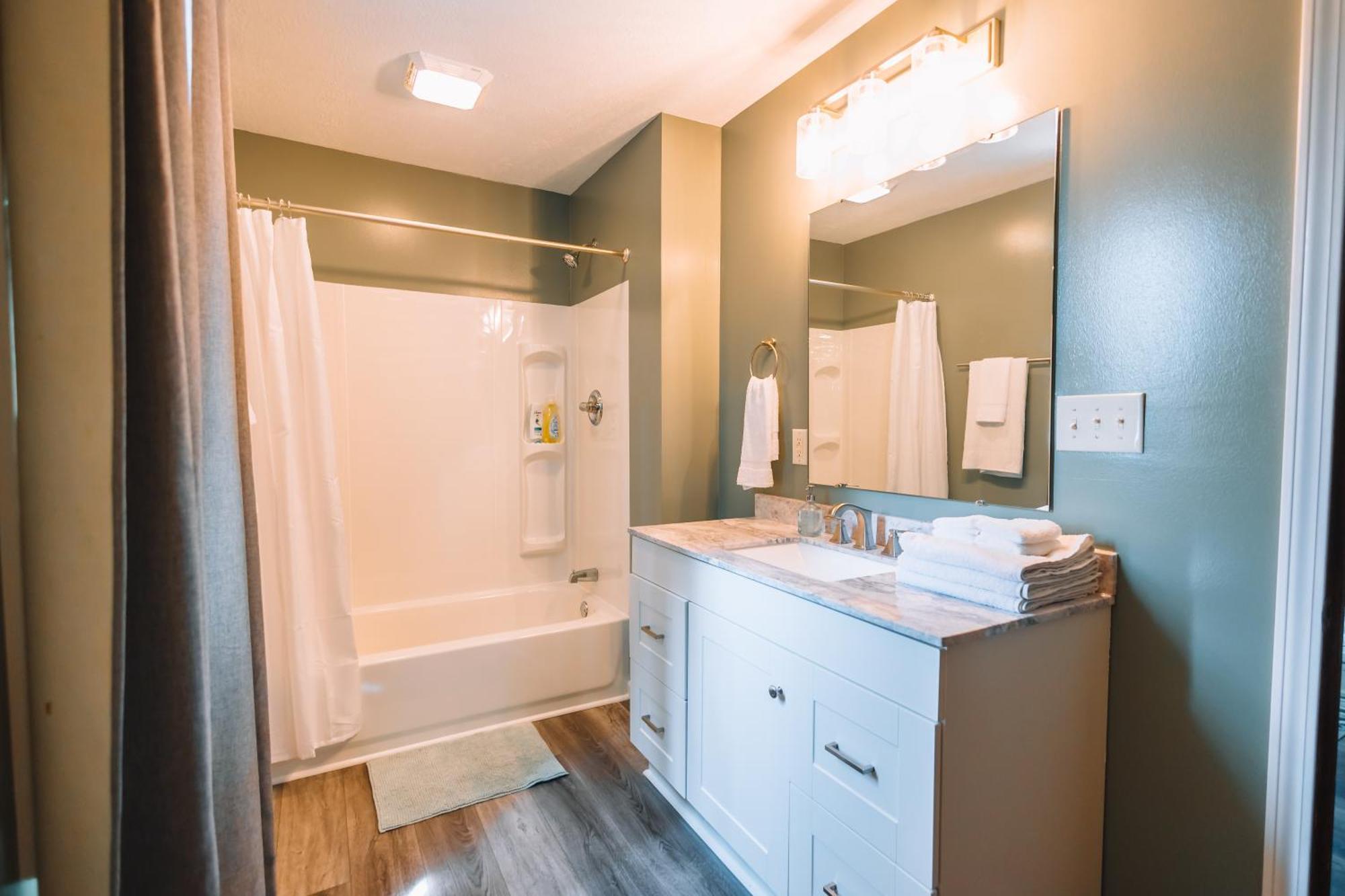 Downtown Escape Great For Large Families & Groups Villa Sugarcreek Exterior photo