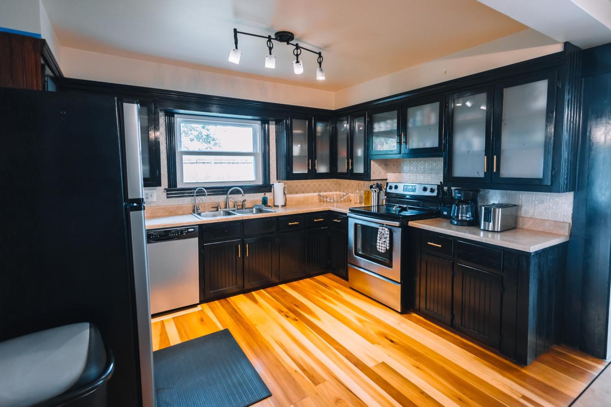 Downtown Escape Great For Large Families & Groups Villa Sugarcreek Exterior photo